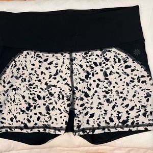 Gently Worn Athleta high rise 3” inseam shorts [sz M]